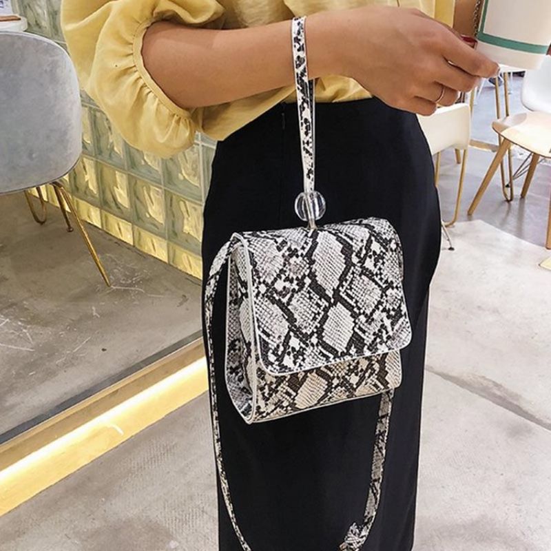 Serpentine Prægning Rektangel Crossbody Tasker