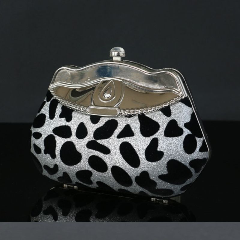 Skalformet Rhinestone Leopard Clutch