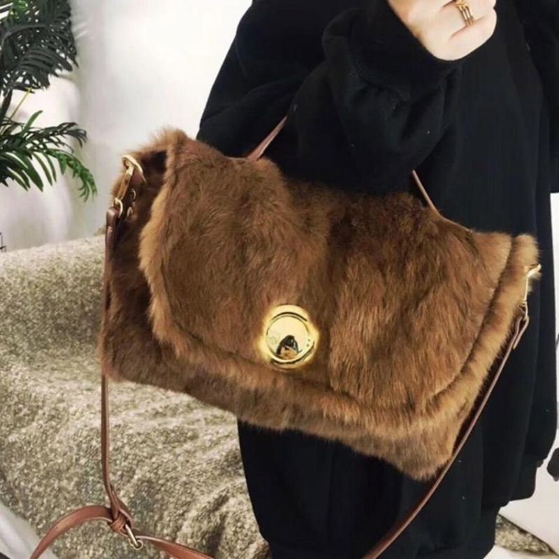 Faux Fur Lock Ensfarvet Rektanglet Mulepose