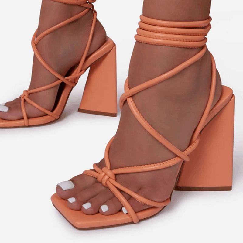 Snøre-Up Chunky Heel Square Toe Cross Strap Damesandaler